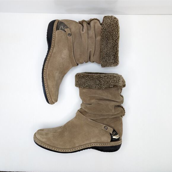 Stuart Weitzman pull-on fur-lined taupe suede booties size 6 - Picture 1 of 9